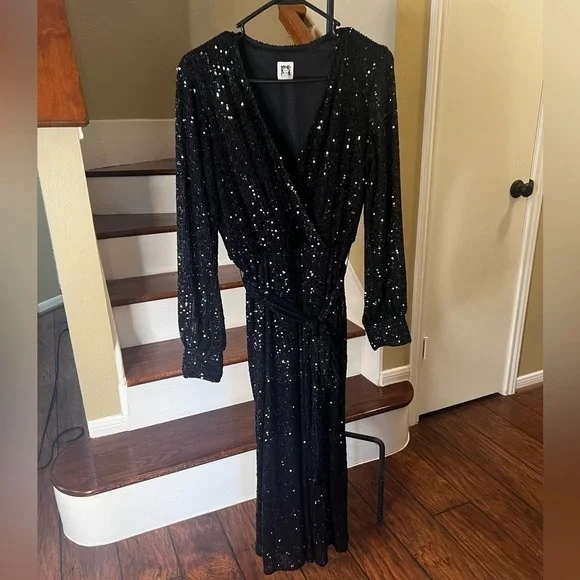 ▶️ Anne Klein ◀️ Black Sequin Surplice Midi Dress. Size 4